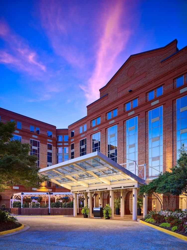 The At Hotel 3*